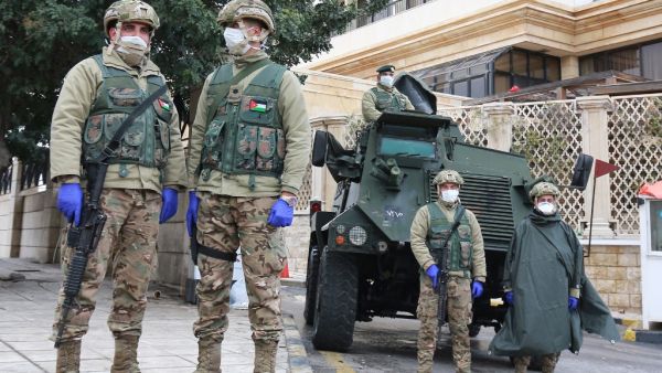 Jordanian soldiers keep watch on March 18, 2020 in the capital Amman as Jordan takes measures to fight the spread of the coronavirus COVID-19. Khalil MAZRAAWI / AFP