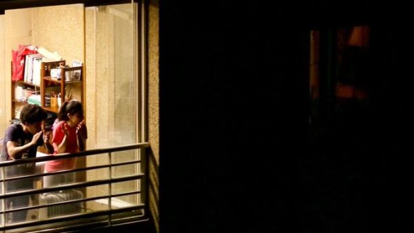 Lebanese applaud virus-battling health workers from balconies (Twitter)