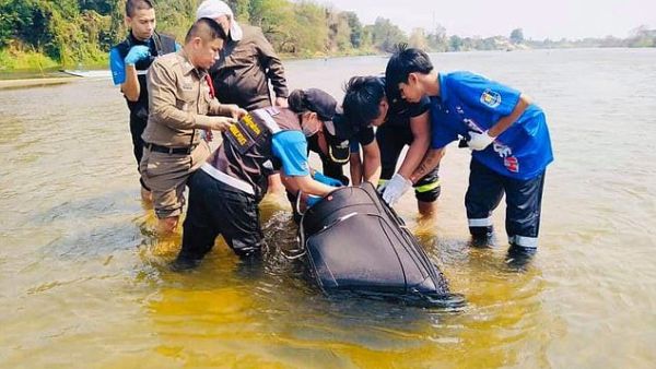 The body of Wang  Jun, 30, was found in this suitcase in the Ping river, Kamphaeng Phet, Thailand. Police divers are still searching for his wife Zhu Bing, 28, who is missing. (Viral Press)