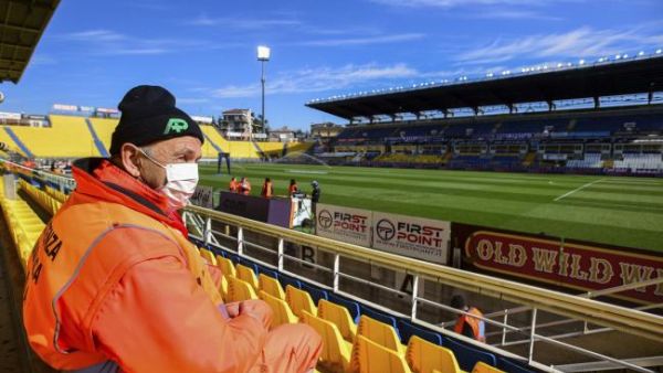 الدوري الإيطالي بملاعب فارغة