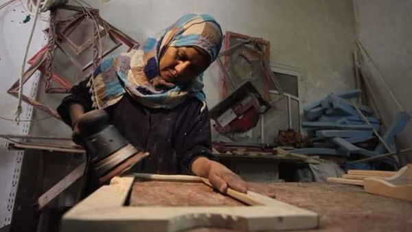 Amal Abu Rqayiq, a single mother, works at her small carpentry workshop in Nuseirat refugee camp in the Gaza Strip (Twitter)