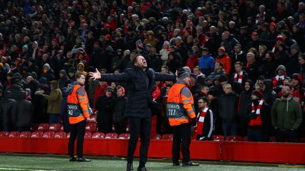 دييغو سيميوني مدرب أتلتيكو مدريد يقود فريقه لربع النهائي