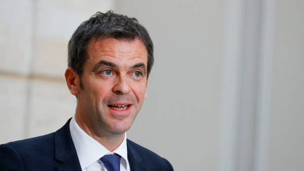 French Health and Solidarity Minister Olivier Veran gives a press point after an emergency cabinet meeting to discuss the COVID-19 (novel coronavirus), which has infected 73 people in the country, at the Elysee Palace in Paris on February 29, 2020. France said it will cancel all public "gatherings of more than 5,000 people" in closed spaces, as it seeks to curb the spread of coronavirus amid a surge of cases in the country. FRANCOIS GUILLOT / AFP