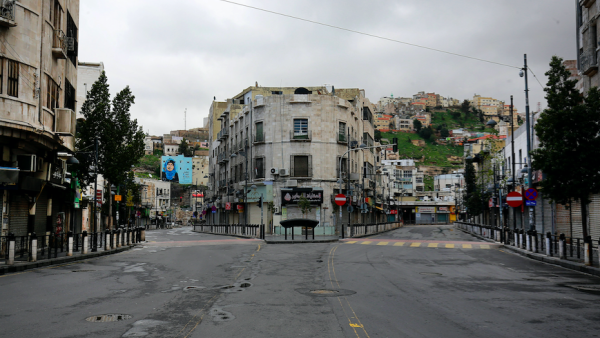 A usually busy street in the centre of the Jordanian capital Amman is deserted during a nationawide curfew imposed by the authorities in order to control the spread of the novel coronavirus, on March 21, 2020. Khalil MAZRAAWI  (AFP File Photo)
