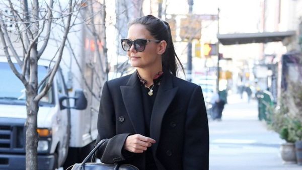 Katie Holmes (Twitter)