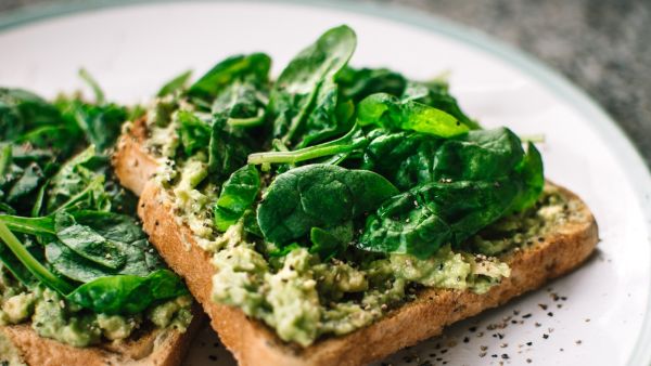 سلطة الافوكادو بالبيض