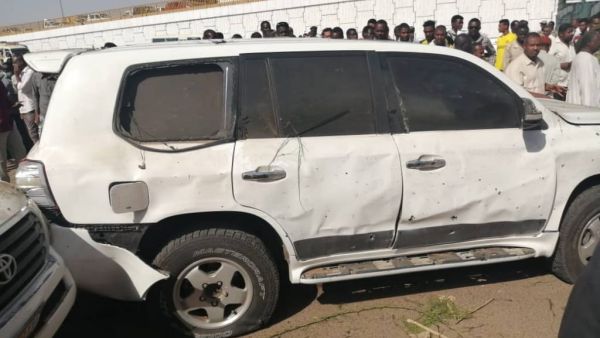 سيارتان في موكب حمدوك تعرضتا للتفجير