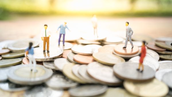 Stock markets were plagued by massive sell-offs on the 9th of March with DOW worst day since 2008. (Shutterstock) These 6 Billionaires Were the Biggest Losers on 'Black Monday'