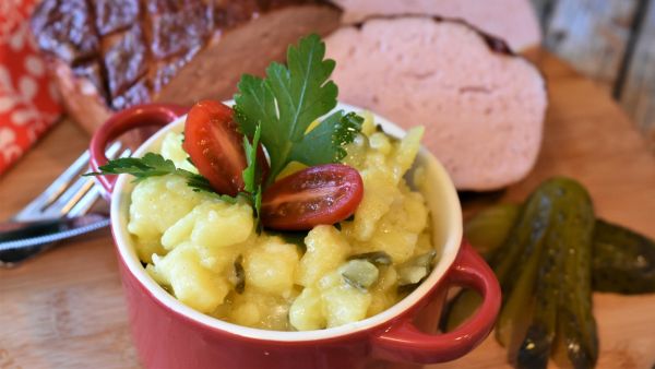 سلطة البطاطا الساخنة