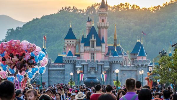  Disneyland  (Shutterstock)	