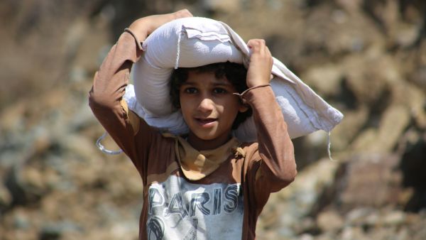Children and women their food and drink needs through rugged mountain roads because of Al-Houthi militia siege of the villages of Jabal Habashi District in the west of Taiz. (Shutterstock/ File Photo)