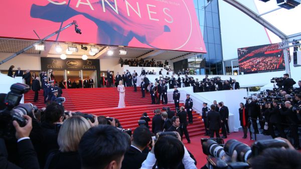 Uma Thurman attends the 'Ismael's Ghosts (Les Fantomes d'Ismael)' screening and Opening Gala during the 70th annual Cannes Film Festival at Palais des Festivals on May 17, 2017 in Cannes, France. (Shutterstock/ File Photo)