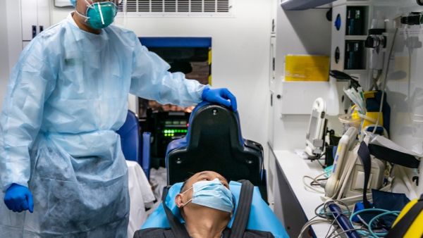 ترامب يقول بأن "كورونا" فيروس صيني، فيما تشتبه بكين في أن يكون وافدا من الولايات المتحدة.