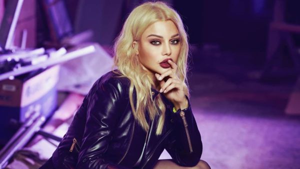#TrainWithTheElders! Haifa Wehbe Accepts the Challenge and Exercises With Her Mother.. Watch!