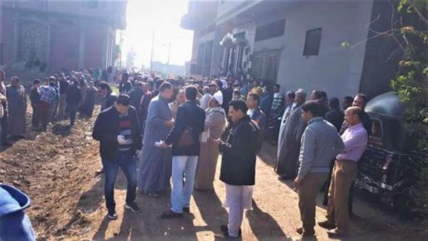 Residents of Shubra al-Bahu massed to prevent the doctor's burial [Twitter]