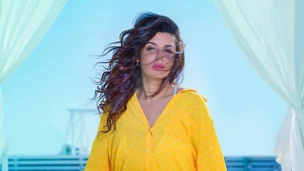 بالفيديو: رد فعل غادة عادل على مقلب فيفي عبده!