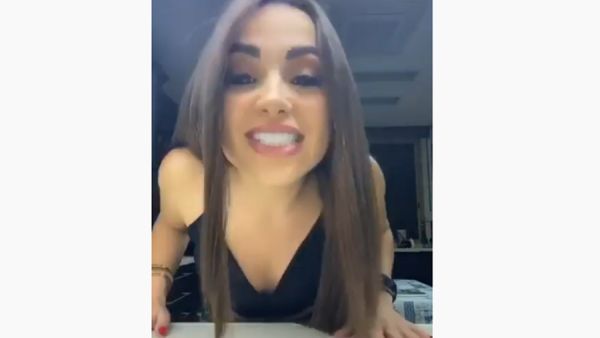 انحجر معها