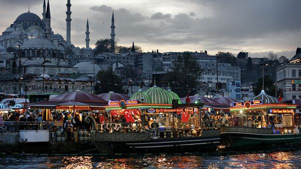 ميناء "إمينونو" التركي