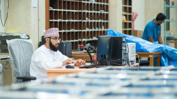 طلقت بريد عُمان خدمة البريد السريع الدولي الممتاز (IPEX) لتكون أحدث إضافة إلى خدمة البريد العاجل بهدف تلبية متطلبات عملائها لشحن البعائث والمستندات دولياً بريد عُمان تطلق خدمة البريد السريع الدولي الممتاز (IPEX) لتسليم المستندات والبعائث الدولية خلال 3 أيام