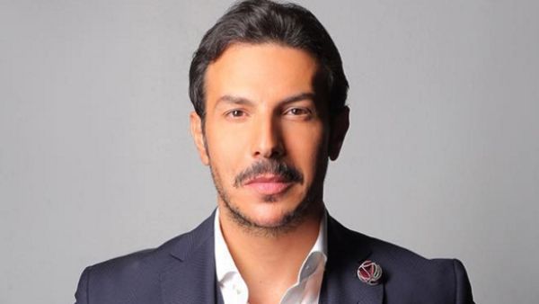 شاهد الصورة التي حذفها باسل خياط برفقة زوجته ووالدته بعد دقائق من مشاركتها!
