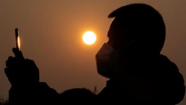 كمية الفيروس على سطح غير مسامي تقلصت بمقدار النصف في دقيقتين تحت ضوء الشمس