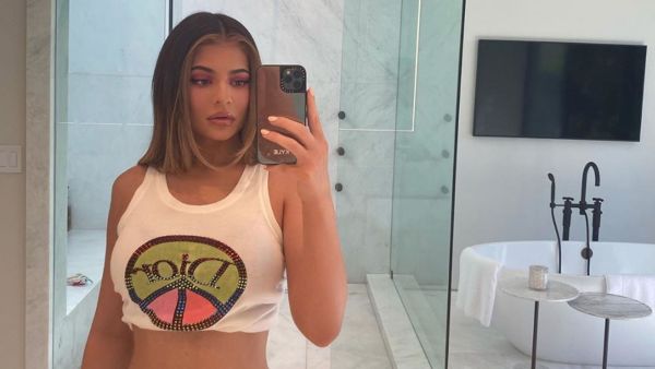 She showed off a stunning natural makeup look