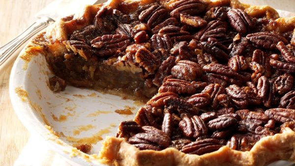 فطيرة التمر بالجوز والقرفة