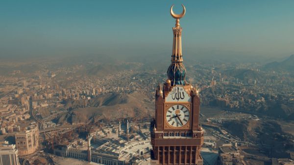 Skyline with Abraj Al Bait (Royal Clock Tower Makkah) in Makkah, Saudi Arabia (Shutterstock)