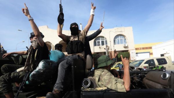 قوات الوفاق تقصف ترهونة بالصواريخ