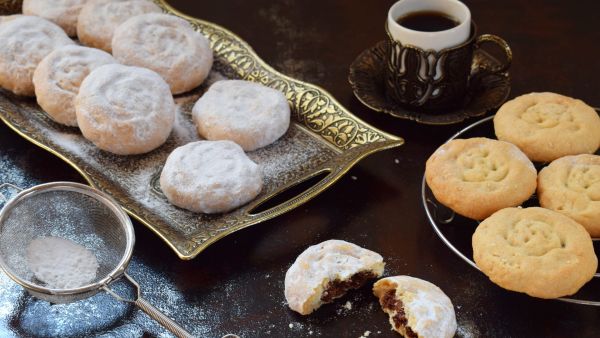 استعدي نفسياً لمهمة تحضير الكعك أو المعمول واجلعيها مناسبة سعيدة وفرحة ومتعة