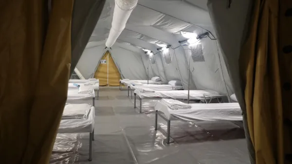 This picture taken on May 13, 2020 shows a view of bunk beds set up at a medical tent in a newly-opened field hospital to treat COVID-19 coronavirus patients in the Muslim holy city of Mecca in Saudi Arabia. Bandar al-DANDANI / AFP