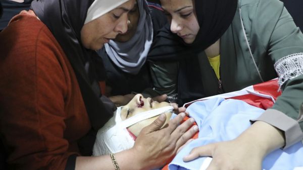 A Palestinian mother and relatives mourn over the body of Zaid Qaysia, 15, during his funeral at the al-Fawar refugee campo south the West bank town of Hebron on May 13, 2020. Israeli forces shot dead the Palestinian teenager during clashes in the occupied West Bank, the Palestinian health ministry said, as US Secretary of State Mike Pompeo visited Israel. HAZEM BADER / AFP