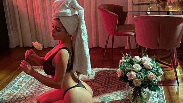 Demi Rose   (Twitter)