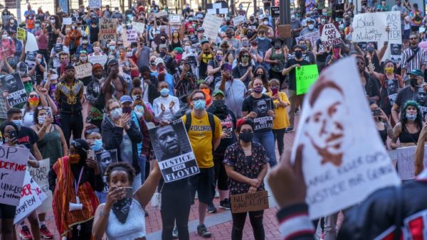 Protesters call for justice for George Floyd, a black man who died after a policeman kneeled on his neck for several minutes, at Hennepin County Government Plaza, on May 28, 2020 in Minneapolis (AFP/Kerem Yucel)
