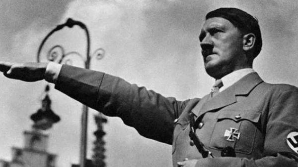 Adolf Hitler (Twitter)