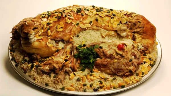 خروف محشي بالارز والتوابل