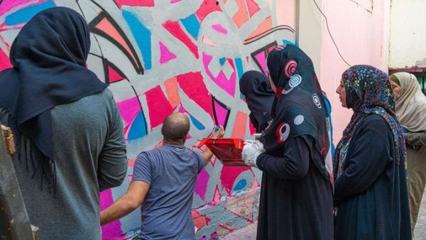 How eL Seed collaborated with refugee artists to bring tatreez and graffiti together (Twitter)