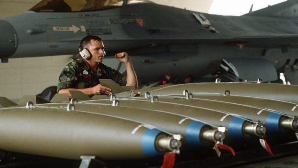 قنابل دقيقة التوجيه