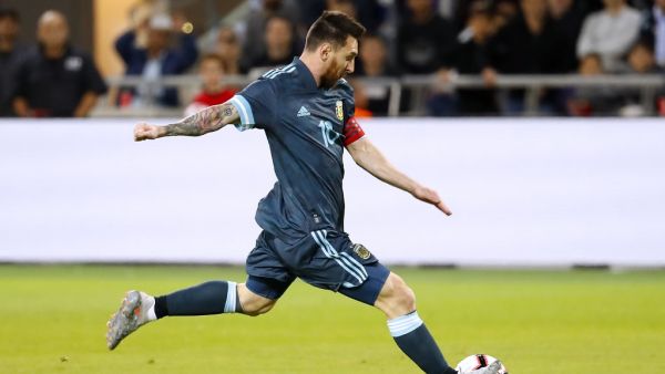  The ex-Argentina international midfielder believes an illustrious countryman can write his own remarkable script when chasing down an elusive crown (Photo: AFP)