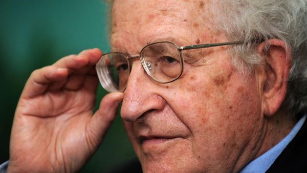  الفيلسوف الأمريكي البارز نعوم شومسكي