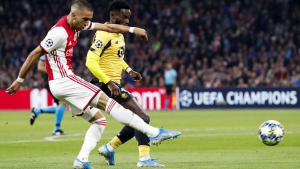 The former Ajax boss believes an exciting forward preparing to bid farewell to Amsterdam will thrive on a Premier League stage at Stamford Bridge (Photo: AFP)