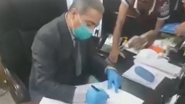 تظاهرات نظمها العشرات من مواطني ذي قار اليوم أمام المستشفى التركي وسط المدينة 