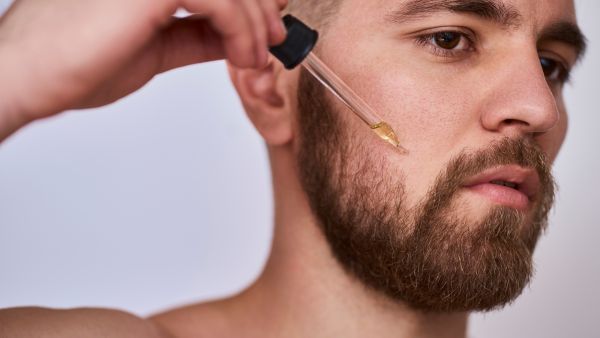 تدريج اللحية لا يتوقف فقط على اللحى الطويلة والمتوسطة الذي يعتمد على بقات متدرجة قوية