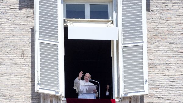 Pope Francis addresses the crowd from the window of the apostolic palace overlooking St Peter's square during the Regina Coeli prayer, on May 31, 2020, in Vatican, as the country eases its lockdown aimed at curbing the spread of the COVID-19 infection, caused by the novel coronavirus. Tiziana FABI / AFP