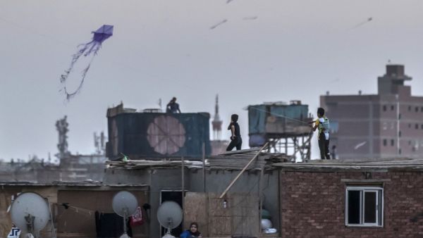 Egyptian youths fly kites in the Saft el-Laban district of the Egyptian capital Cairo's twin city of Giza on June 15, 2020. Khaled DESOUKI / AFP