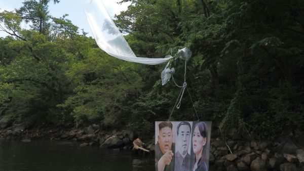 Balloons carrying half a million anti-Pyongyang leaflets were launched near the border towards North Korea, a defector-led activist group said on June 23, with the issue raising tensions on the peninsula. STR / YONHAP / AFP