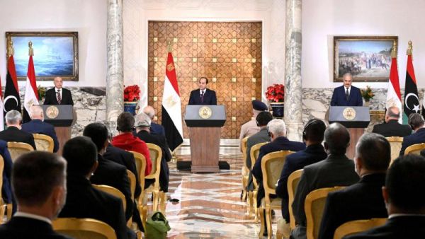 Egyptian President Abdel Fattah al-Sisi (C), Libyan LNA commander Khalifa Haftar (R) and the Libyan Parliament speaker Aguila Saleh (L) at a joint press conference in the capital Cairo. (AFP)