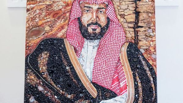Sarah Al-Zaidi’s latest depiction of Saudi Crown Prince Mohammed in Salman made of 2 million pieces gemstones (Twitter)