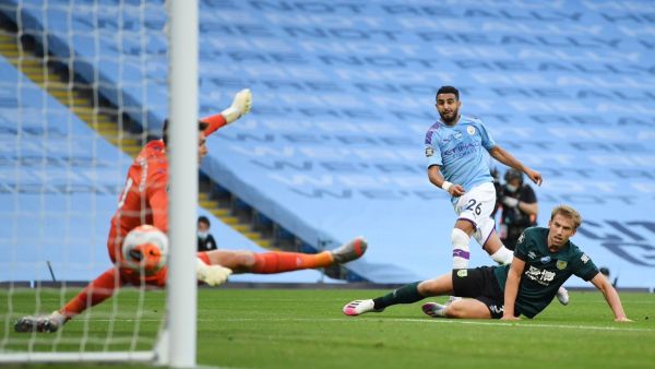 محرز يتألق مجدداً