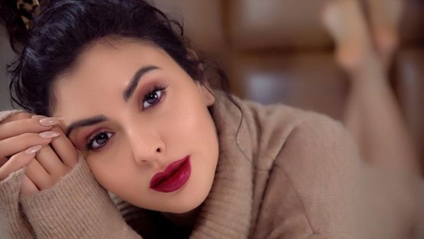 Fighting Racism With Racism! Maryam Hussain Posts a Black Picture of Herself to Support George Floyd